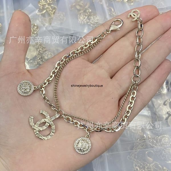 Channel Style cc Exquisitely crafted high-end double C circular letter embossed double-layer bracelet for women sweet diamond-embellished engraved bracelet