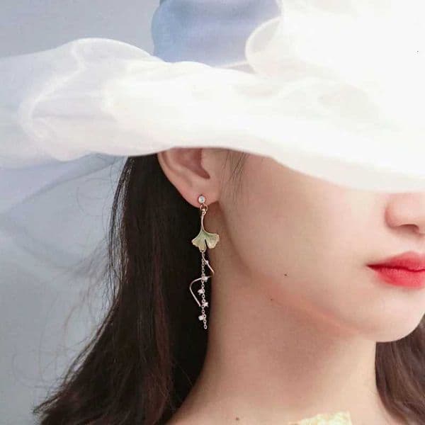 New Elegant Metal Flower Cute Cat Dangle Earrings For Women Korean Asymmetrical zircon Long Tassel Earring Party Jewelry M260527