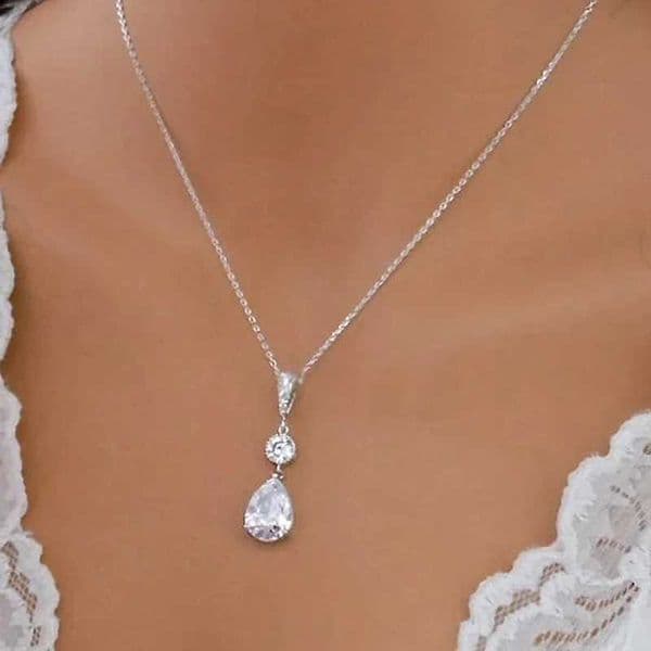 Huitan Watredrop Cubic Zirconia Pendant Necklace for Women Romantic Bridal Wedding Accessories Luxury Trendy Female Jewelry L260527