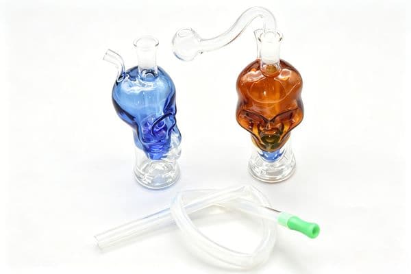Wholesale Colorful Portable Travel Skull Allen Shape glass oil burner pipe 10mm female mini water bongs pipes for smoking with silicone hose and banger bowl