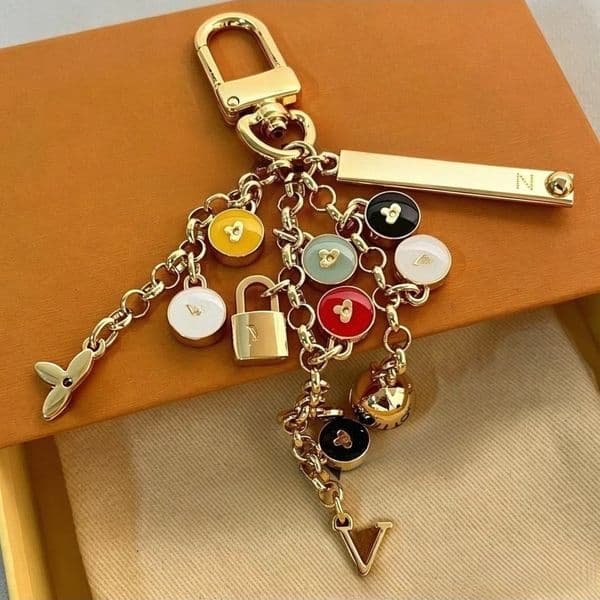 Luxury Keychain for Men Woman Designer Bag Charm Fashion Car Key Ring Stainless Steel Keychain Bag Pendant High Quality Jewelry Accessory Gift