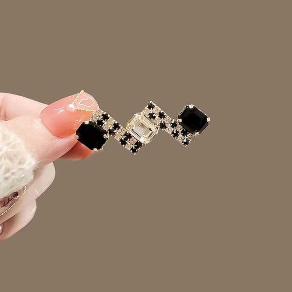 Luxury White and Black Crystal Brooches for Women Girls Geometric CZ Zircon Rhinestone Lapel Pins Corsage Clothing Accessories Q260529