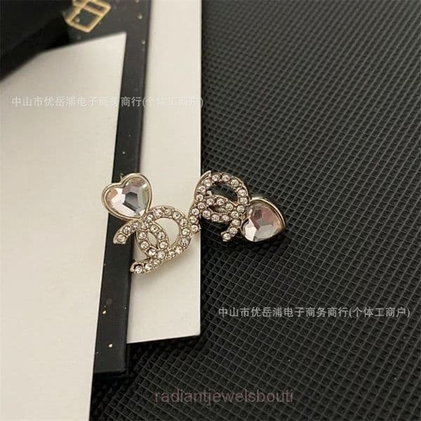 designer earrings cc earrings Pair of Style Double C Full Diamond Heart Earrings for Women Socialite Fashion Earrings for Women channels channeled diamond