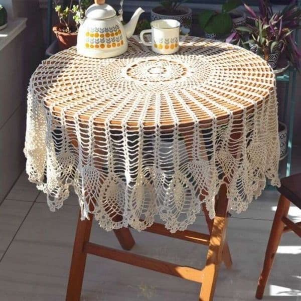 Handmade crochet cotton pineapple pattern sofa tablecloth, European and American country style, white Christmas round lampshade