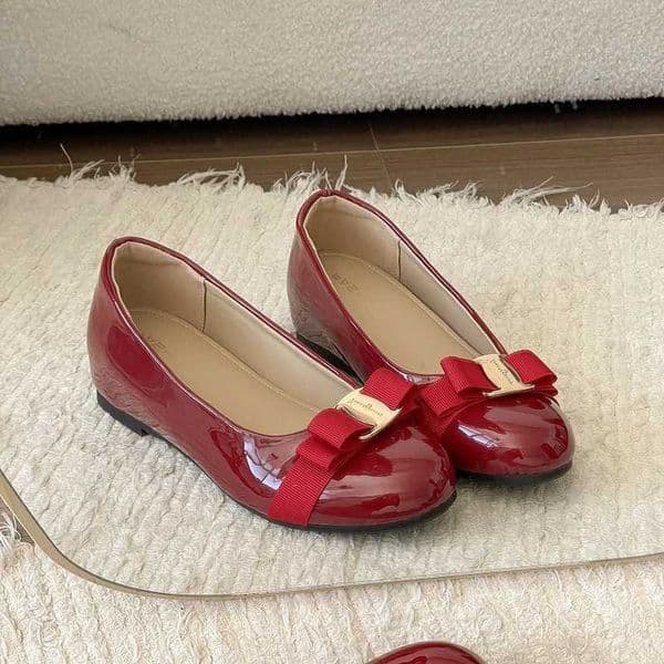 2026 New Versatile Bow Shallow Single Shoes Womens Flat Shoes French Style Black Lacquer Flat Ballet ShoesR260530