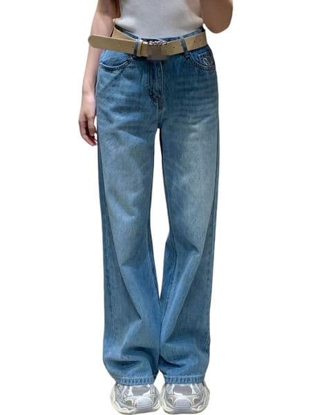 Designer Jeans - Retro-style women's straight-leg jeans with high-waist design and loose fit. Letter embroidery. Fashionable and casual jeans.