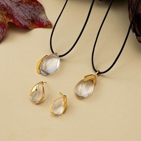 Unique white crystal pendant and necklace for women, high-end long versatile accessory, vintage sweater chain, new earrings