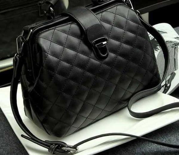 2020 New Korean Lingge Shoulder Bag Fashion Lock PU Doctor Bag Diagonal HandbagR260530