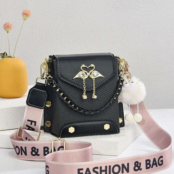 Designer Bag Summer Versatile Textured Crossbody Lightweight Women's 2025 New Trendy Shoulder Soft Leather Small Bag