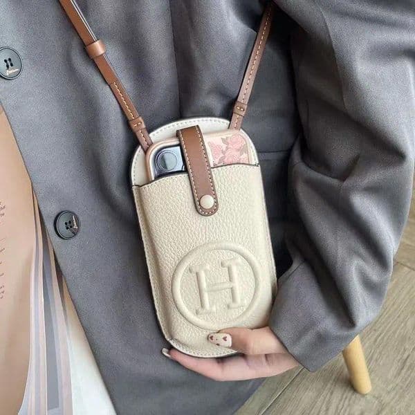 Lightweight luxury phone case bag leather crossbody bag for women made of genuine leather fashionable high - end small bag for iphone 17 pro max Samsung