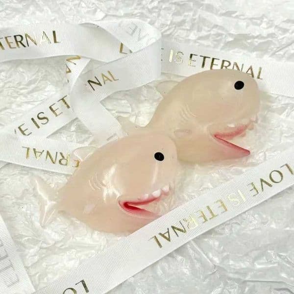 soft and cute color-changing shark squeeze soft toy fun novelty shark toy pinch toy that changes color when exposed to sunlight C2605301
