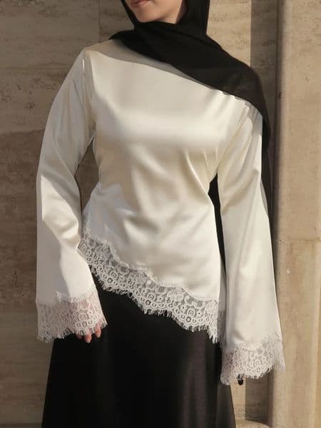 2026 Spring Floral Lace Patchwork Satin Shirt For Women O-neck Long Flare Sleeve Blouse Lady High Street Chic Irregular Tops 260530
