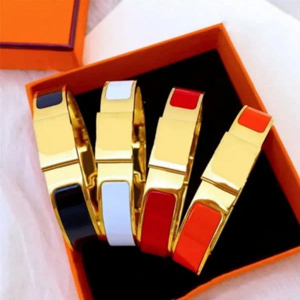 Light Luxury Classic H Buckle Enamel Bracelet Wide H Letter Clasp Bracelet Available in Multiple Colors Everyday Versatile Couple Style Bracelet