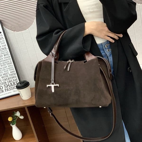 2026 Autumn and Winter New Frosted Leather Bucket Bag Niche Design Fashionable Retro Tote Women's Bag Simple and Versatile Single Shoulder Women's Bag