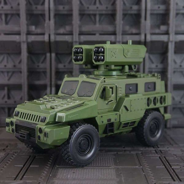 1:24 simulation of armored alloy model ornaments, children's toy car with retractable doors and shock absorption 26Y0401