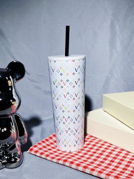 Fashion designer stainless steel insulated cup classic letter logo large capacity black and white neon straw cup Luxury portable outdoor 500ML mug car coffee cup