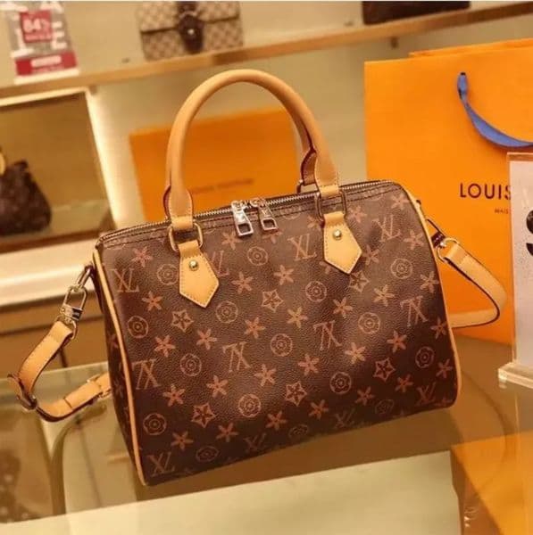 Designer bag tote bag womens shoulder bag crossbody bag luxury handbag chain bag fashionable and casual club shoulder bag wallet 2026
