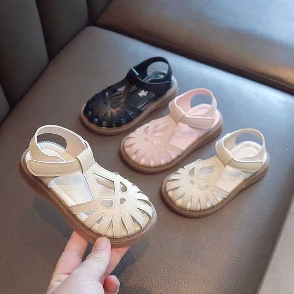 2024 Childrens Sandals Summer Girls Princess Toe Wrapped Flat Sandals Fashion Solid Color Kids Causal Cut-outs Non-slip Sandals H260401