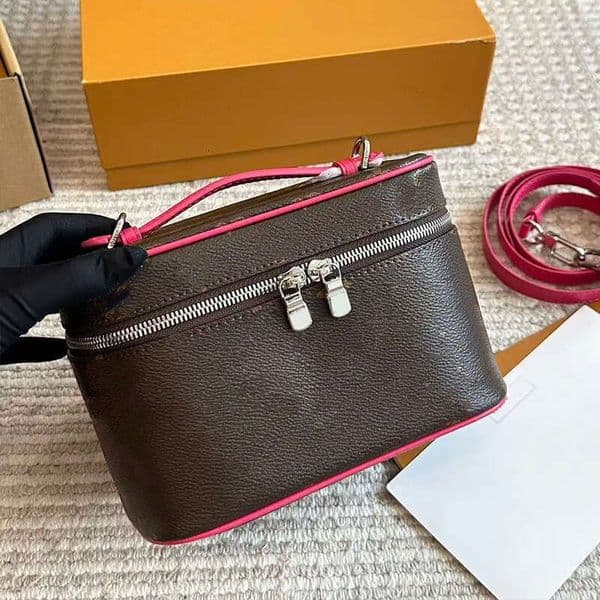 Designer Makeup Bag Capacity Retro Handheld Storage Luxury Toilet Bag beach Womens Crossbody Bag Nice 2026 Beauty Cosmetic Trends Pouch Fuchsia
