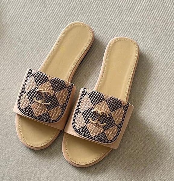 Designer Women Slipper flip flops Beach thong sandals Non-slip Summer Fashion Flip-ps Classic Letter Decorative Sandals CC