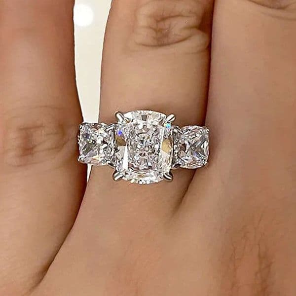 Fashion luxury-style best-selling princess-cut diamond statement ring bold and stylish jewelry for banquets