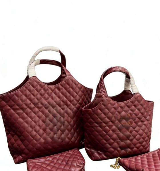 The hexagonal patterned tote bag exudes a sense of vintage charm The fine leather is suitable for various scenarios providing a gentle confidence for daily commutes