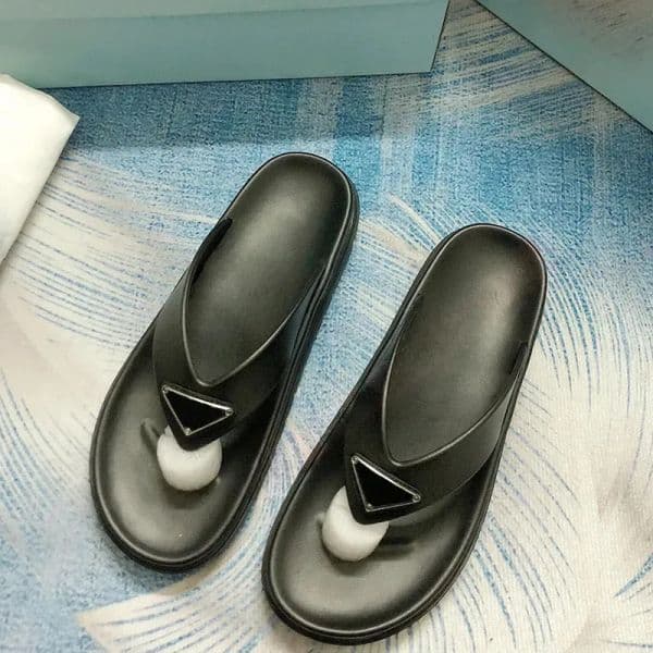 New Designer Slippers Womens Lug Tread Rubber Thong Sandals Black White Lady P Flip Flops Slides Slipper Women Summer Outdoor Luxury Fashion Flat Slide Sandal thumbnail 2
