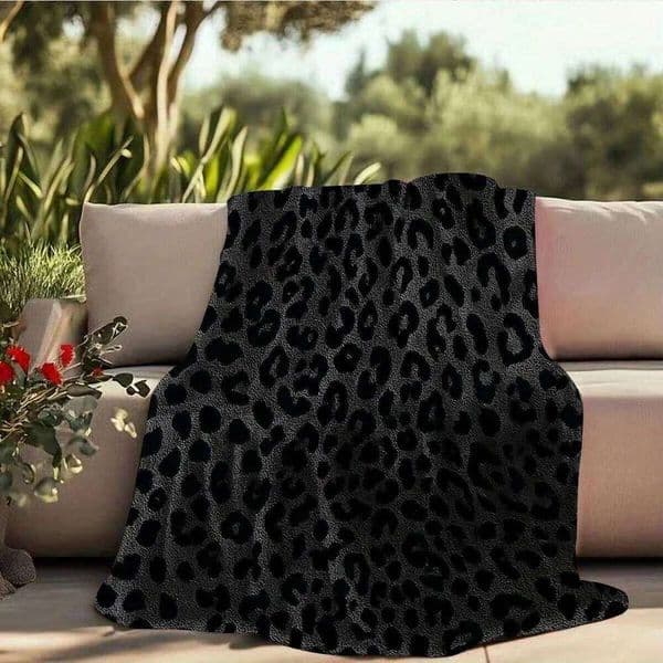 1 pc Leopard print extra soft flannel blanket is suitable for bedrooms living rooms camping offices comfortable Christmas gift 26L0402