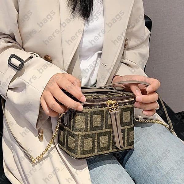 Designer Mini Vanity Bag For Women Makeup Bags Gold Chain Crossbody Bag Toiletry Bag Cosmetic Bag Make Up Pouch Pochette