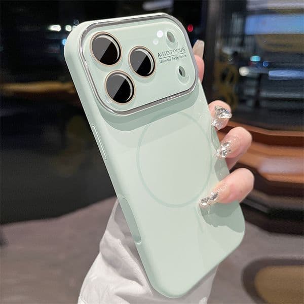 Magnetic charging is compatible all Apple 17 phone cases with full-sized large window touch screen iPhone 16 anti-drop protection case.