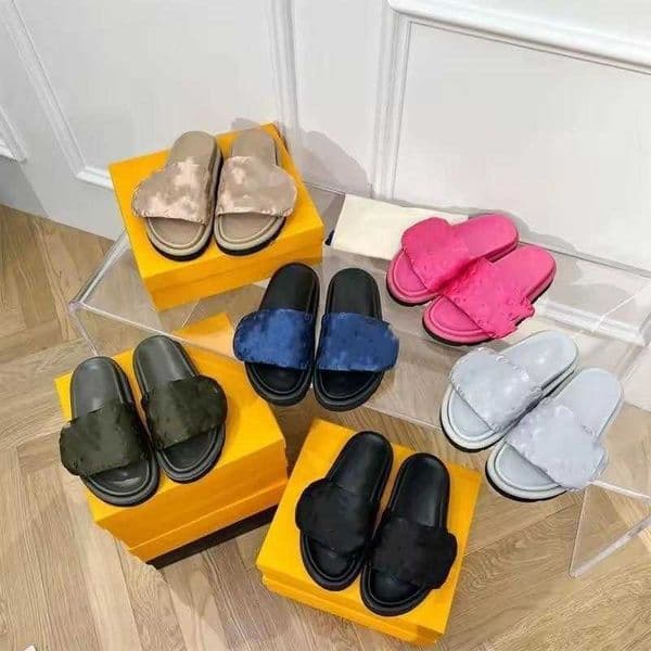 Vintage Velcro platform thick-soled slippers for outdoor wear one-strap beach sandals popular on social media T260401