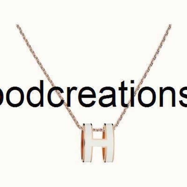 Designer Necklace Hbrande namelH letterne cklacefo rwo men18 kgo ldpl atedla rgeen amelpe ndantin mi lkte aco lorco llarbonech ainfa shionablefo rof ficela diesF4 L