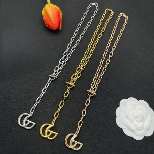 Vintage Luxury Necklace for Men Women Designer Minimalist Pendant Necklace Fashion Sweater Chain Chunky Chain Letter Pendant Necklace Daily Wear Couple Gift