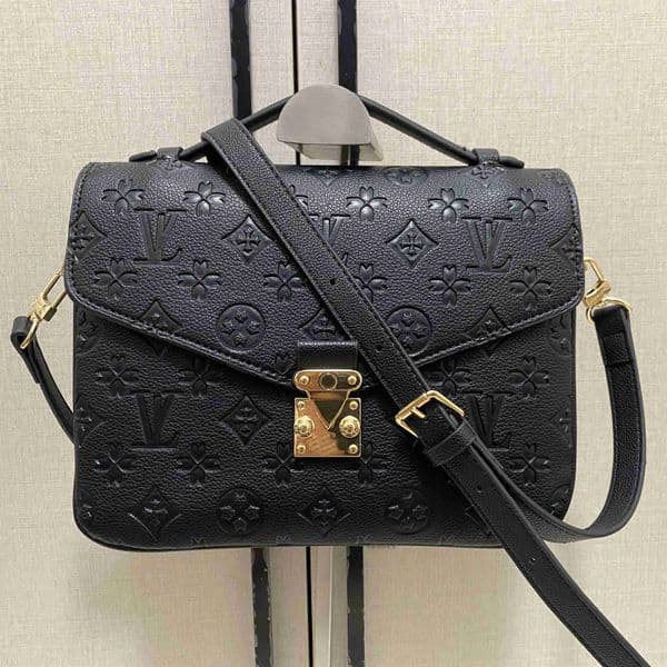 Designer Fashion Shoulder Bag High Quality Leather Womens Flap Tote Bag Fashion Versatile Commuter Letter Printed Black Crossbody Baguette bag