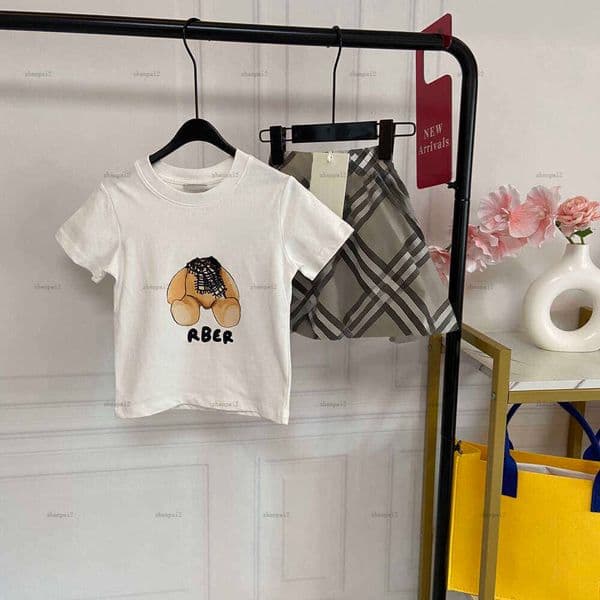 Luxury girls dress suit Summer baby two-piece kids designer clothes Simple Animal print T-shirt and Plaid skirt A067X02N020