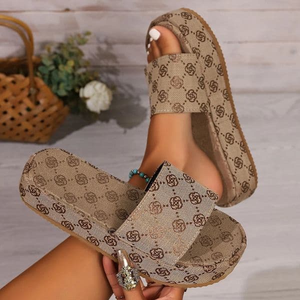 Women Slippers Summer Fashion Platform Sandals Thick Sole Solid Color Party Beach Slides 260402