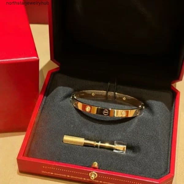 Designer Jewelry Carttierr Classic gold silver and titanium steel bracelets for men and women party gifts2026