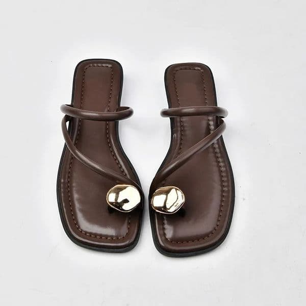 womens toe clamped slippers for womens summer outdoor wear metal buckle flat bottomed beach sandals 260331