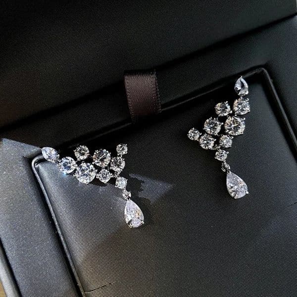 Huitan High-quality Silver Color Dangle Earrings for Women Aesthetic Wedding Accessories Ladys Party Earrings Statement Jewelry 260325