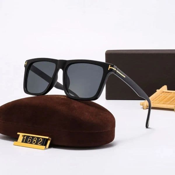 Top luxury 1704 Sunglasses lens designer womens Mens Goggle senior Eyewear For Women eyeglasses frame Vintage Metal Sun Glasses