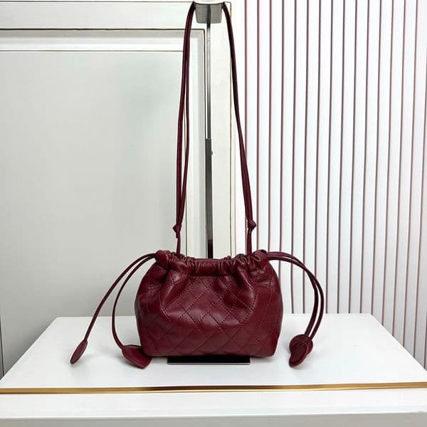 26S Diamond Pattern Quilted Drawstring Bucket Vanity Bag Charms Leather Strap Crossbody Handbag Cosmetic Case Makeup Wediing Party Pouch Designer Purse 17x22x8cm