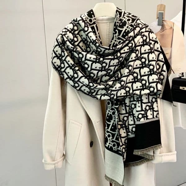 2026Designer scarves, luxurious winter scarves, high-end classic letter patterned shawls, paired with soft touch