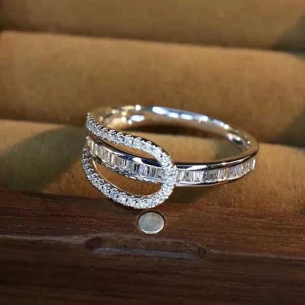 Huitan Trendy Women Rings Geometric Fashion Design Cubic Zirconia Rings for Engagement Wedding Silver Color Luxury Jewelry L260406