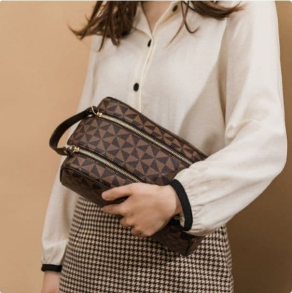 Designer Double zipper famous Ladies' Bag travelling toilet bag designers women wash large capacity cosmetic toiletry Pouch makeup bags purse Lady wallet Xx02