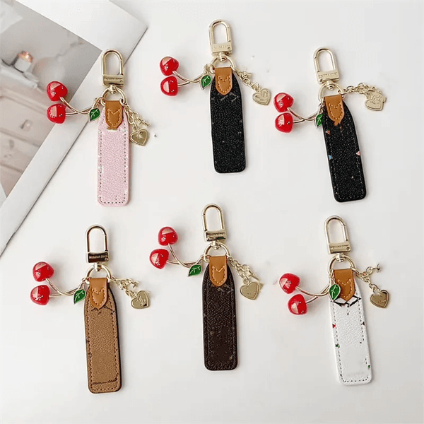 Fashion designer cowboy Leather Keychain High Quality Classic key Chain cherry Letter Exquisite Luxury Designer pocket Keyring Cute For Women Men aaccessories