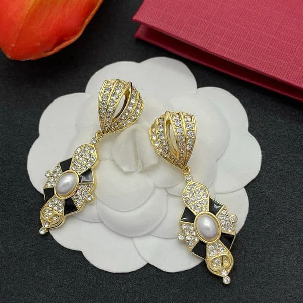 Fashionable Exquisite New Zircon Inlaid Pearls And Pendant Very Suitable For Ladies With Temperament To Wear Earrings In Daily Life