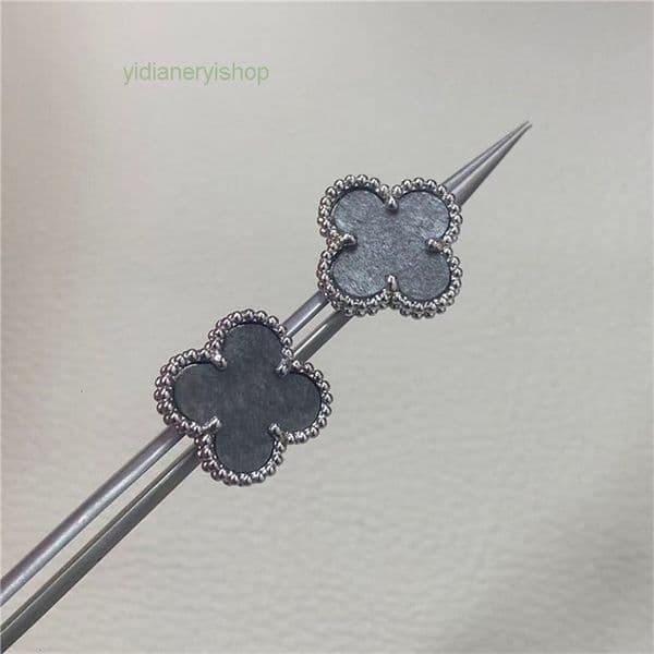 designer earring vanly cleeff Medium four-leaf clover earrings 18k rose gold with shiny stone stylish elegant