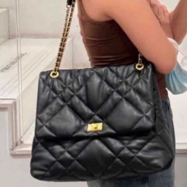 Black and Gold Travel Bag 2025 New Model Womens Quilted Shoulder Crossbody Bag Commuting Womens Bag Q260407