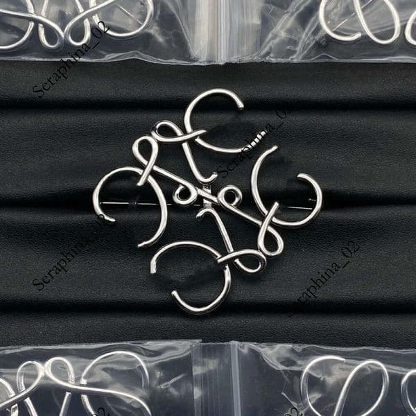 Luxury Brooches Designer Elegant Charming Breastpin Classic Piece Fashionable Badge Pin Gold Silver Brooch Good Quality