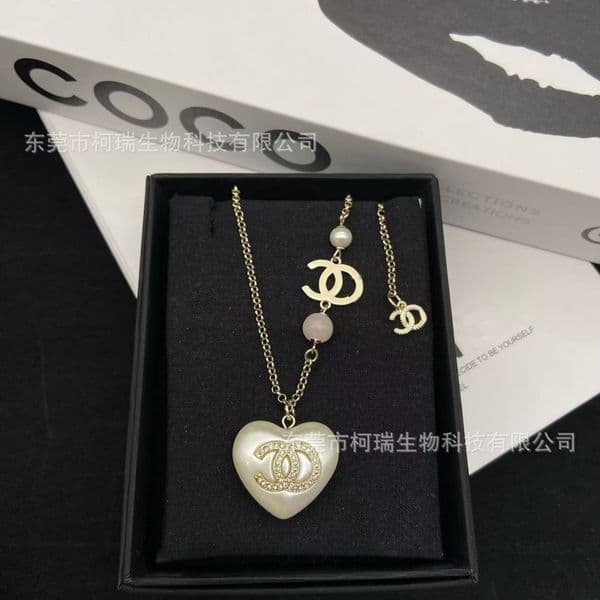 cc necklace Designer Necklace Luxury White peach heart pink cat eye necklace for women heart-shaped love pendant for women channels necklace